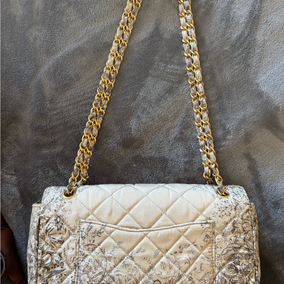 Prada Quilted Floral Shoulder Bag in Cream with Gold Hardware - Picture 3 of 16